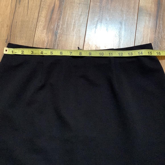 Emblem black skirt Large - Picture 7 of 9